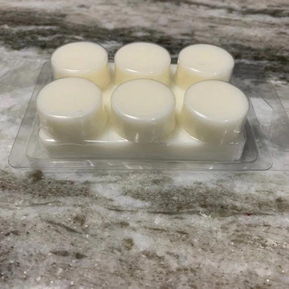 Bath & Body Works Wax Melts - Lavender Sea - Picture 4 of 10